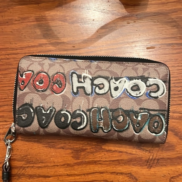 ✨NWT✨ Coach X Mint + Serf Graffiti City Tote with Matching Zip Around Wallet - Picture 6 of 8